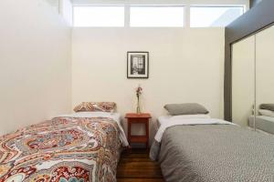 4 Bedroom NYC Apartment客房内的一张或多张床位