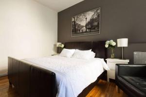4 Bedroom NYC Apartment客房内的一张或多张床位