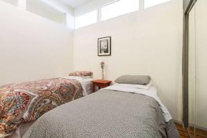 4 Bedroom NYC Apartment客房内的一张或多张床位