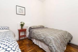 4 Bedroom NYC Apartment客房内的一张或多张床位