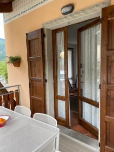 a room with doors and a table and chairs at Ca’ Alba in Sestola