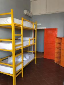Ένα ή περισσότερα κρεβάτια σε δωμάτιο στο H Hostel Friendly Accommodation