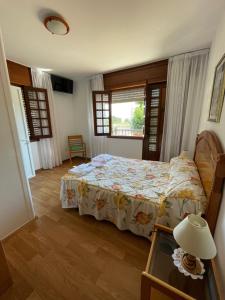 a bedroom with a bed and a window at Hostal Restaurante Luz de Luna in Villanueva de Arosa +21 photos