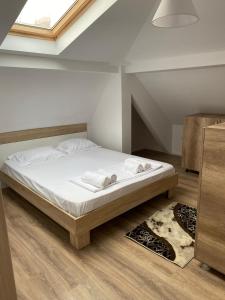Katil atau katil-katil dalam bilik di Pristina Select Apartments