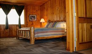 En eller flere senge i et værelse på Boulder Inn