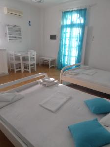 Cama ou camas em um quarto em Princess Santorini Villa