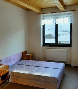 Ένα ή περισσότερα κρεβάτια σε δωμάτιο στο Apartmány-Zámecký Restaurant