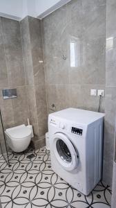 Um banheiro em Mythic Villas