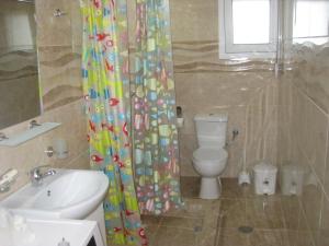 Koupelna v ubytování SEA-SIDE VILLA ANTIGONI