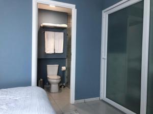 JF Three Bedroom Apartment的一间浴室
