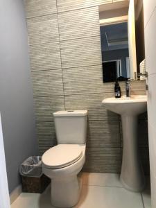 JF Three Bedroom Apartment的一间浴室
