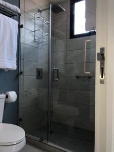JF Three Bedroom Apartment的一间浴室