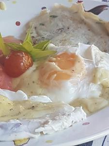 Food at or somewhere near the bed & breakfast 