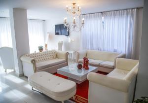 Galeriebild der Unterkunft Sorrento Hotel Boutique in Trenque Lauquen + 49 Fotos