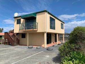 aominium building with a balcony and a car lot at 3 Bedroom Apartment, Kaikoura in Kaikoura