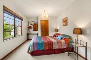 a bedroom with a bed and a window at Chartré Manor B&B in Thames