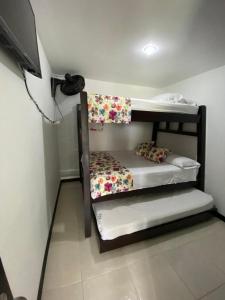 Ένα ή περισσότερα κρεβάτια σε δωμάτιο στο Apartamento privado a 2kms del parque del café