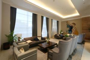 Java Paragon Hotel & Residences tesisinde bir oturma alanı