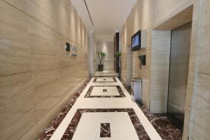 Java Paragon Hotel & Residences tesisinde bir televizyon ve/veya eğlence merkezi