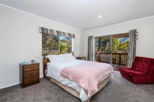 Posteľ alebo postele v izbe v ubytovaní Ota Point Paradise - Whangaroa Holiday Home