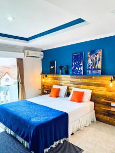 Postel nebo postele na pokoji v ubytování BH Baan Paradise Hotel Patong