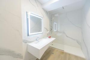 Ванная комната в Mirage Beach Spa Hotel