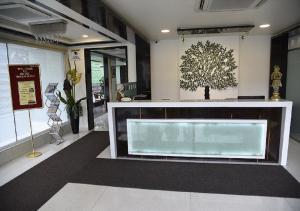 a store lobby with a large aquarium in the middle at Hotel Green Olive in Aurangabad
