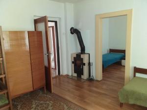 A bed or beds in a room at Turistická ubytovňa Chalupa Runina 8