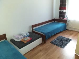 A bed or beds in a room at Turistická ubytovňa Chalupa Runina 8