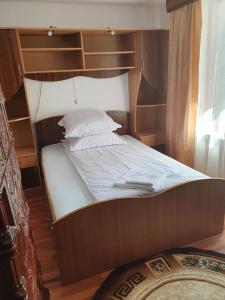 Ένα ή περισσότερα κρεβάτια σε δωμάτιο στο Apartament Florin