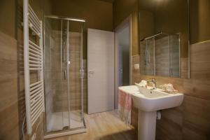 Vannituba majutusasutuses CA'du LIN - Jacuzzi e Piscina