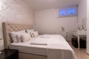 Ένα ή περισσότερα κρεβάτια σε δωμάτιο στο Apartments Villa Mantinela