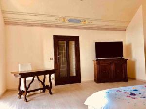 TV a/nebo společenská místnost v ubytování Mavitur Rooms Assisi