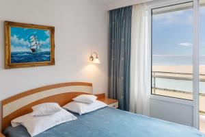 Postel nebo postele na pokoji v ubytování Hotel Sirena Saturn All Inclusive