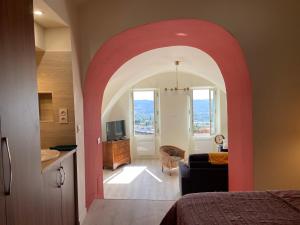 a bedroom with a red archway and a living room at Grand Appartement Centre historique Grasse in Grasse