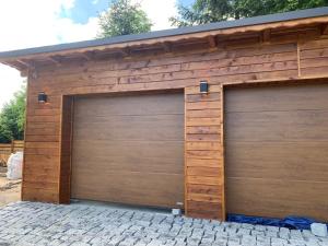 a pair of garage doors on a building at Ferienhaus Jeschkenpanorama in Luftkurort Lückendorf