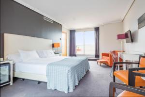 Ein Bett oder Betten in einem Zimmer der Unterkunft Hotel Balneario Playa de Comarruga