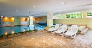 Bazén v ubytování Hotel Alpen nebo v jeho okolí
