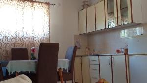 Kuchyň nebo kuchyňský kout v ubytování Apartman Vesna
