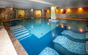 Bazén v ubytování Hotel Alpen nebo v jeho okolí