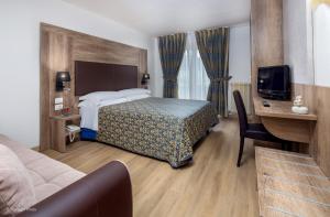 TV a/nebo společenská místnost v ubytování Hotel Alpen