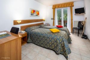 Postel nebo postele na pokoji v ubytování Hotel Alpen