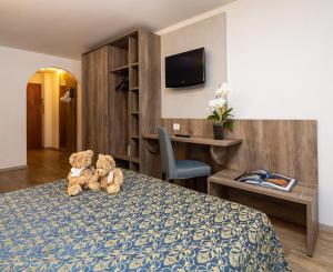 Postel nebo postele na pokoji v ubytování Hotel Alpen