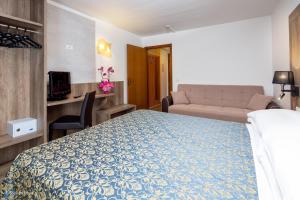 Postel nebo postele na pokoji v ubytování Hotel Alpen