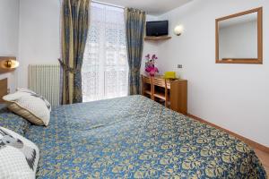 Postel nebo postele na pokoji v ubytování Hotel Alpen