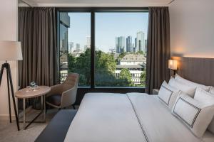 Cama ou camas em um quarto em Meliá Frankfurt City