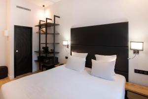 Säng eller sängar i ett rum på Hotel Saint Georges