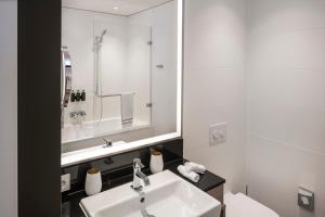 Um banheiro em Meliá Frankfurt City
