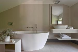 Phòng tắm tại GombitHotel