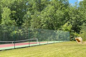 Gallery image of La Grange. Piscine chauffée, tennis, parc. 15 personnes in Dégagnac